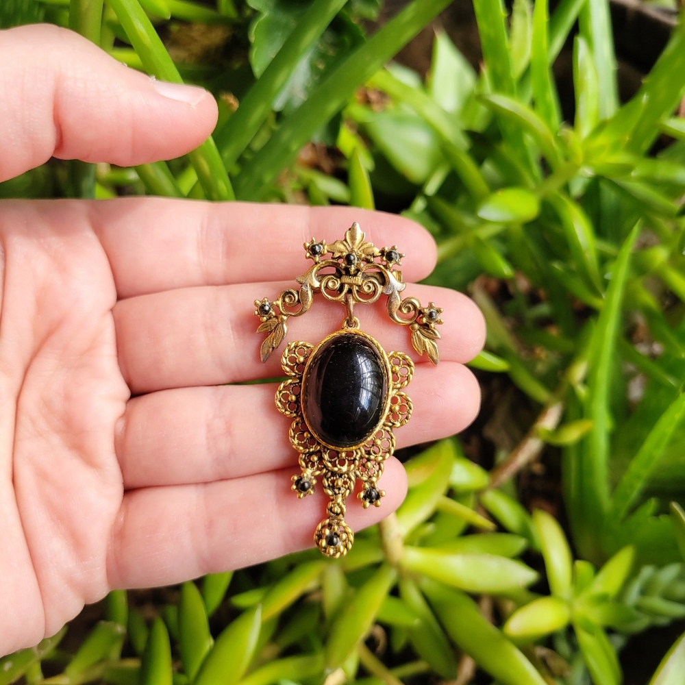 Vintage 10K GP Gold Ornate Floral Gemstone Brooch Pin